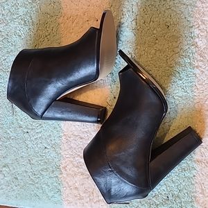 Michel Antonio black open toe bootie size 9 New
